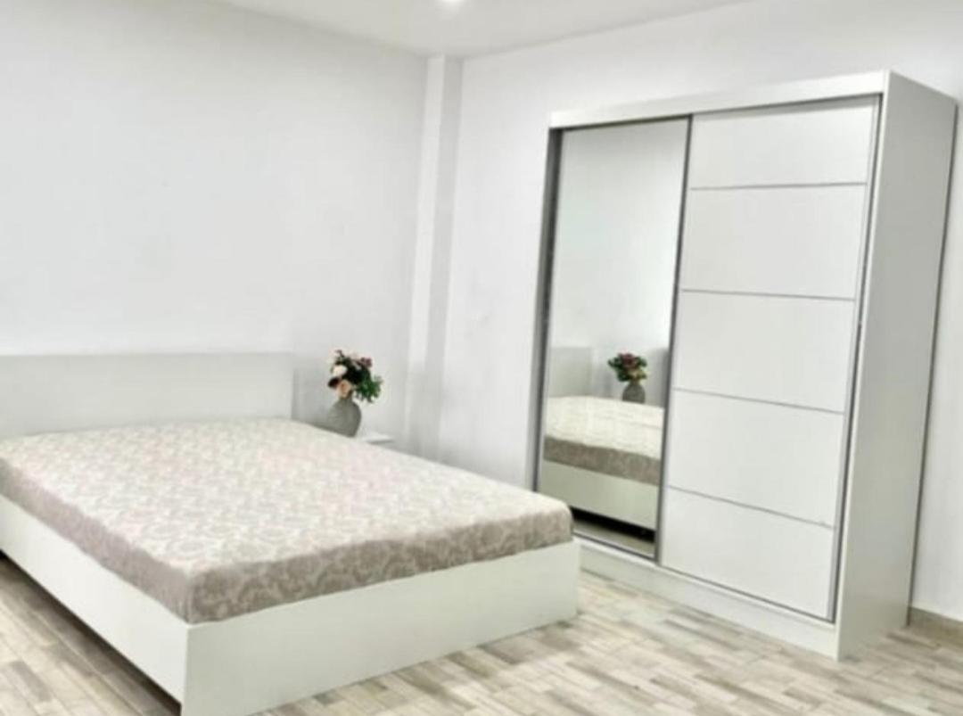 Apartament 3 Cam Grand Arena Bukarest Kültér fotó